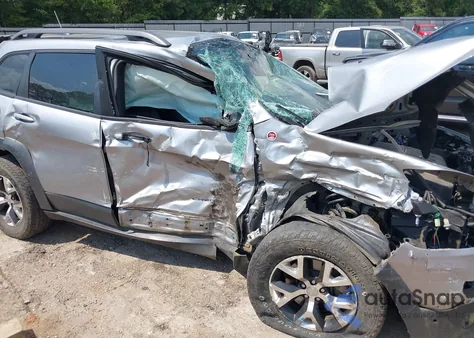 2015 Jeep Cherokee Trailhawk z USA, uszkodzony, nr VIN 1C4PJMBS9FW524089